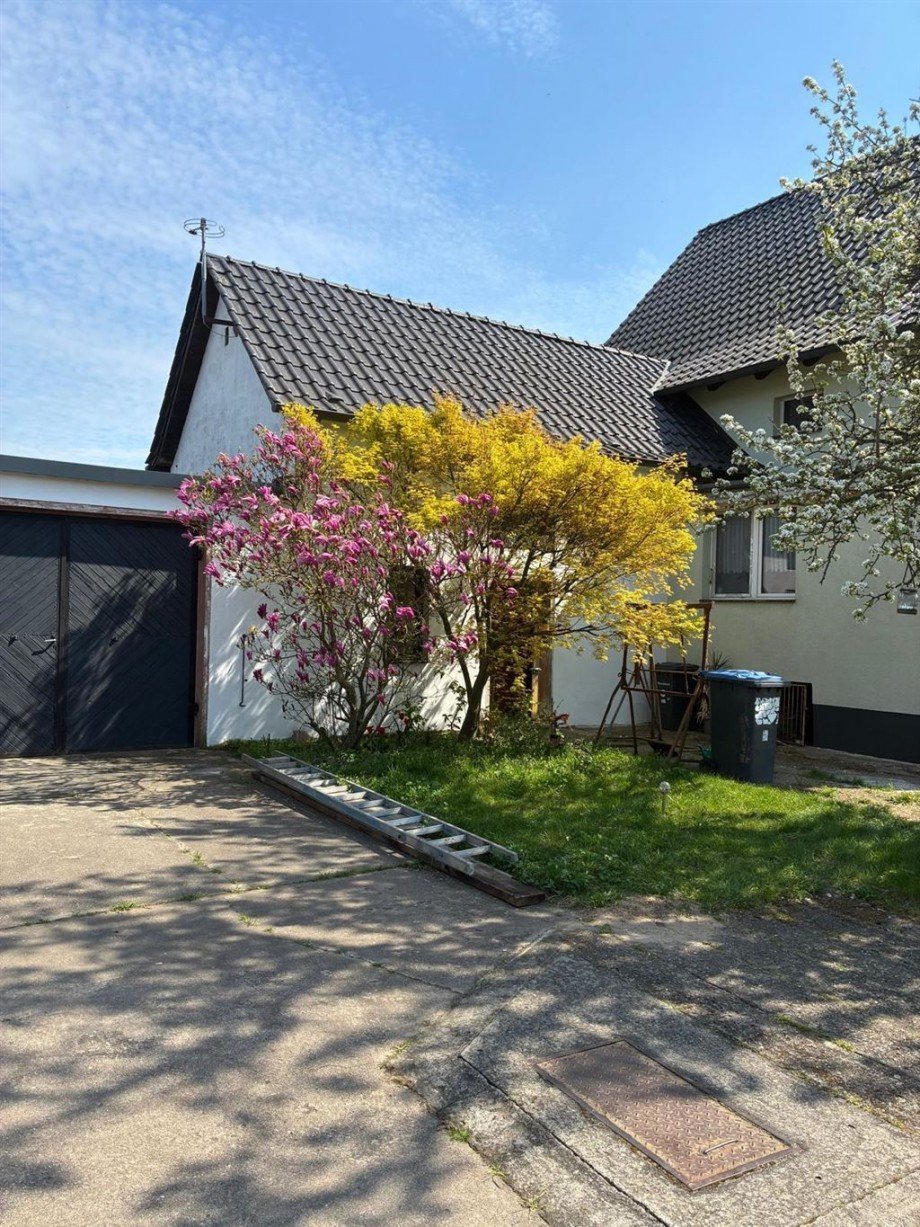 Hof mit Nebengebäude Einfamilienhaus Mockrehna OT Klitzschen