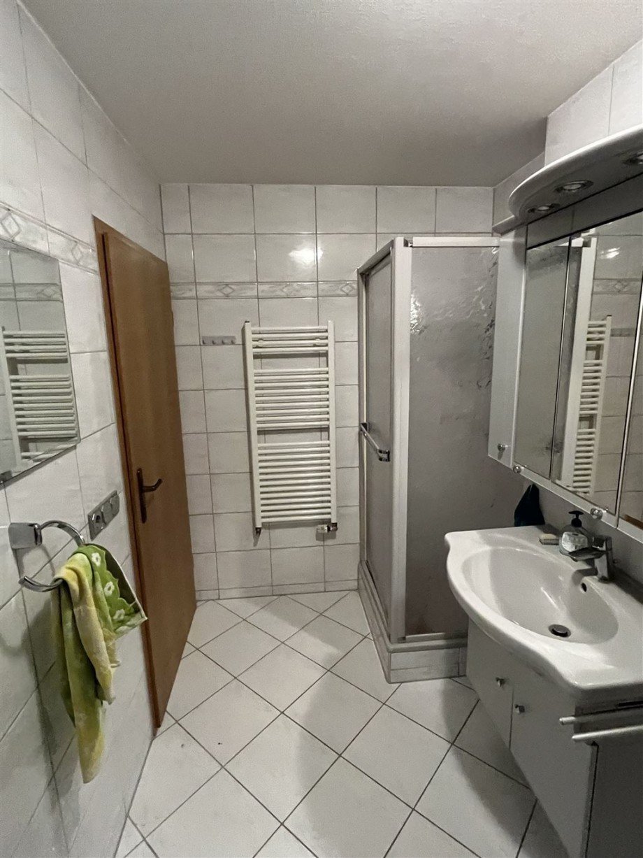 Bad mit Dusche Dachgeschosswohnung Torgau