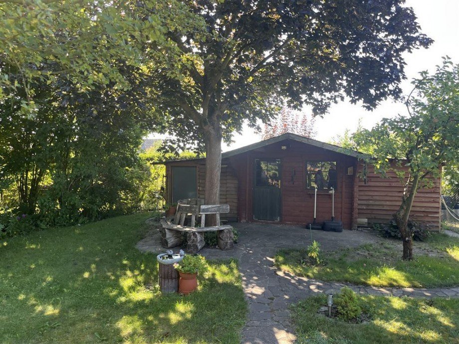 Garten mit Häuschen Einfamilienhaus Schweinitz