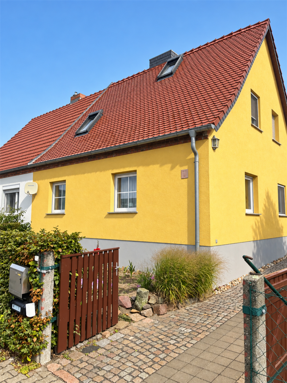 Haus Straßenseite Doppelhaushälfte Zwethau