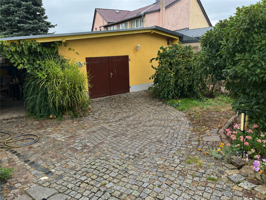 Hof mit Garage Doppelhaushälfte Zwethau
